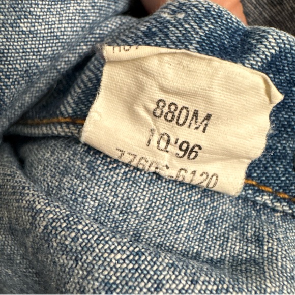 Vintage Levi's Denim Vest Women’s Medium Circa 1996 100% Cotton Side Buttons EUC - Picture 6 of 8